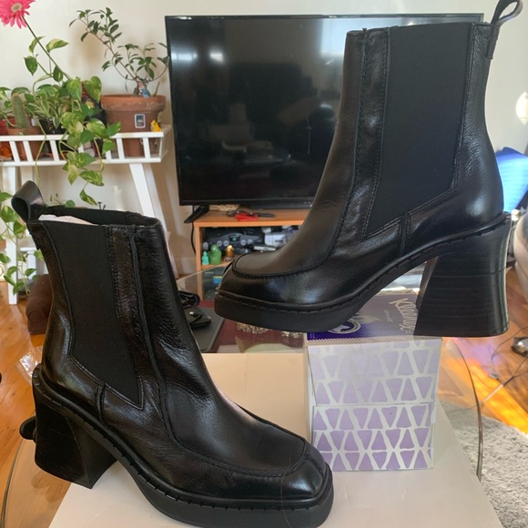 Women Topshop Hunter heeled leather ankle boot in black made in Spain size 39 - Picture 1 of 10